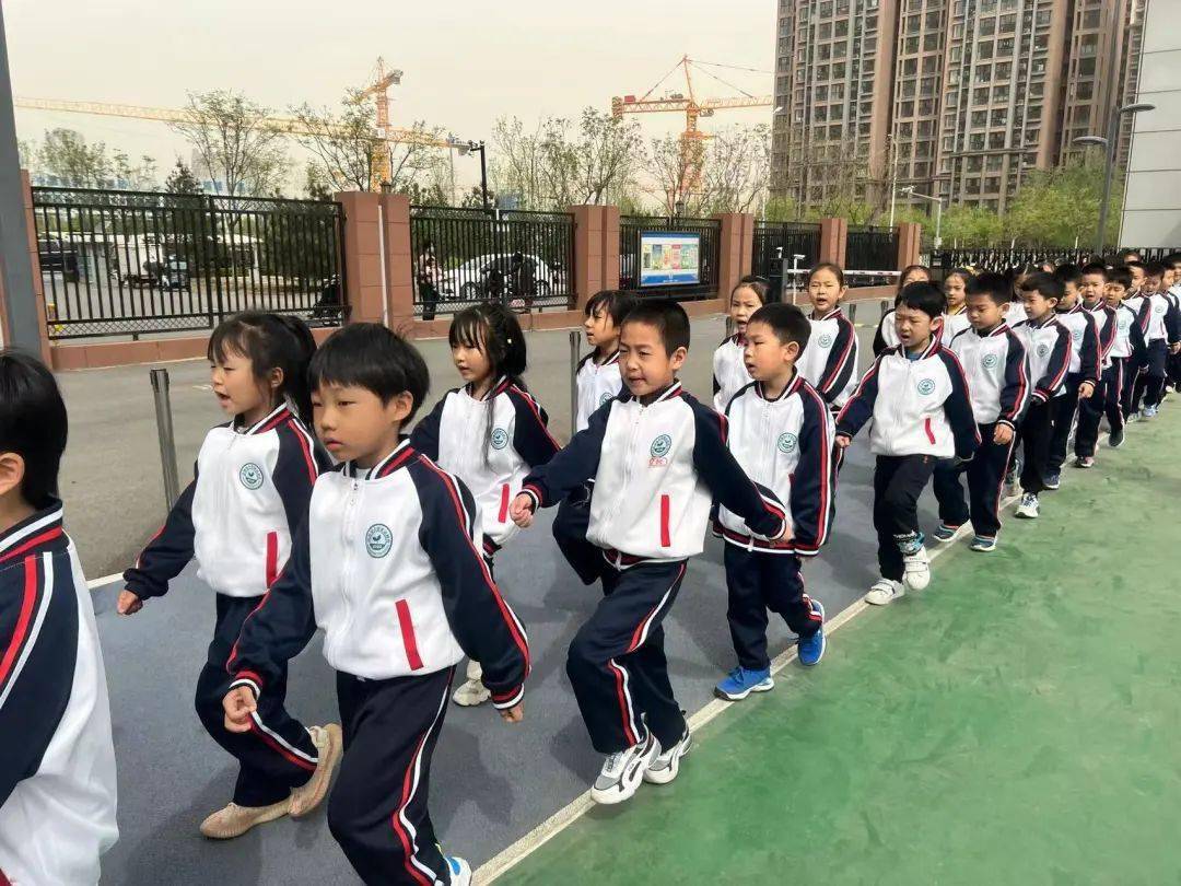 魅力课间操,阳光伴我行———后南仓小学紫运校区课间操评比活动_年级