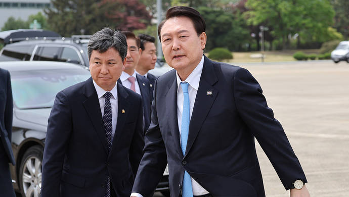 深度 | 非议声中韩国总统启程访美，要让韩美关系“更上一层楼”？
