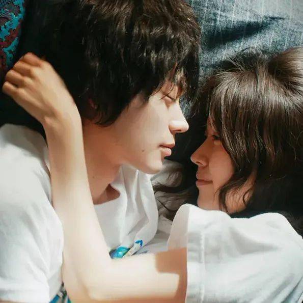 情侣头像 | 极致温柔,热爱浪漫_电影_背景图_侵权