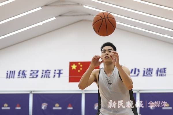 中國籃協公布國家男籃集訓名單，上海隊球員李添榮劉正清入選