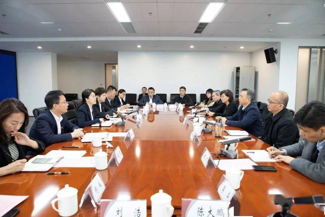 4月24日,山西焦煤集团公司副总经理马凌云会见了前来山西焦煤焦炭国际