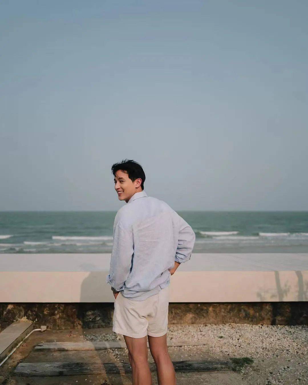 三胖首次公开与女友的二人海边合照_james_jirayu_foam