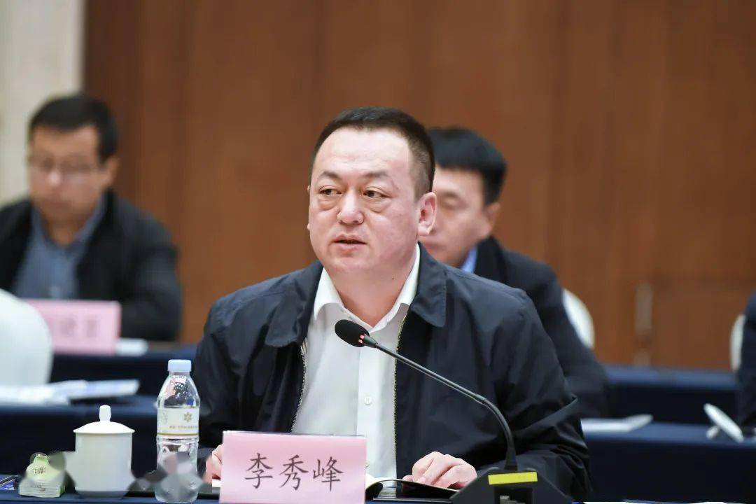 图为辽宁能源股份公司副总经理李秀峰发言图为淮河能源集团运营总监