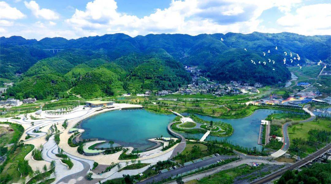 平遠古鎮—鳳凰生態公園—財神廟——水鄉新街坊織金財神廟一日 