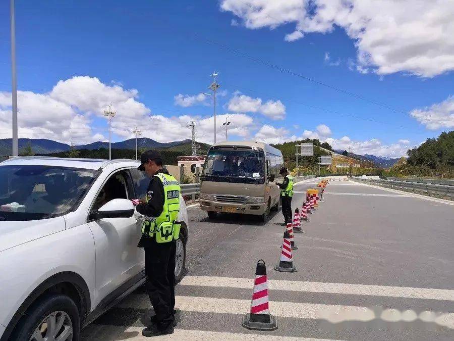 1,国道g215(马宁线)拉河柱到果咱底路段.