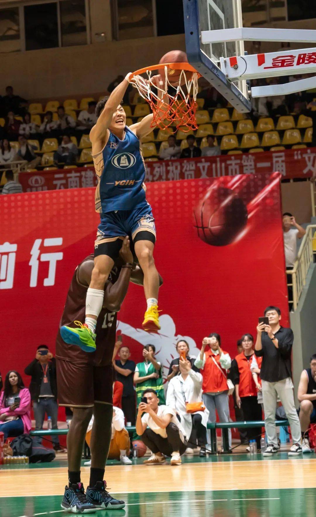 6969通过精彩对决,球员万磊,林景元,爱德华兹3名球员在扣篮大赛中