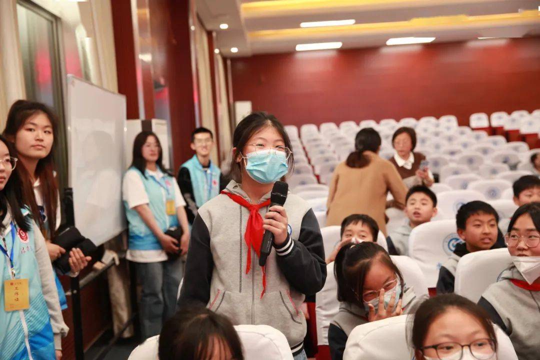 泰州市中小学知识产权教育试点学校代表合影海光小学获评泰州市中小学