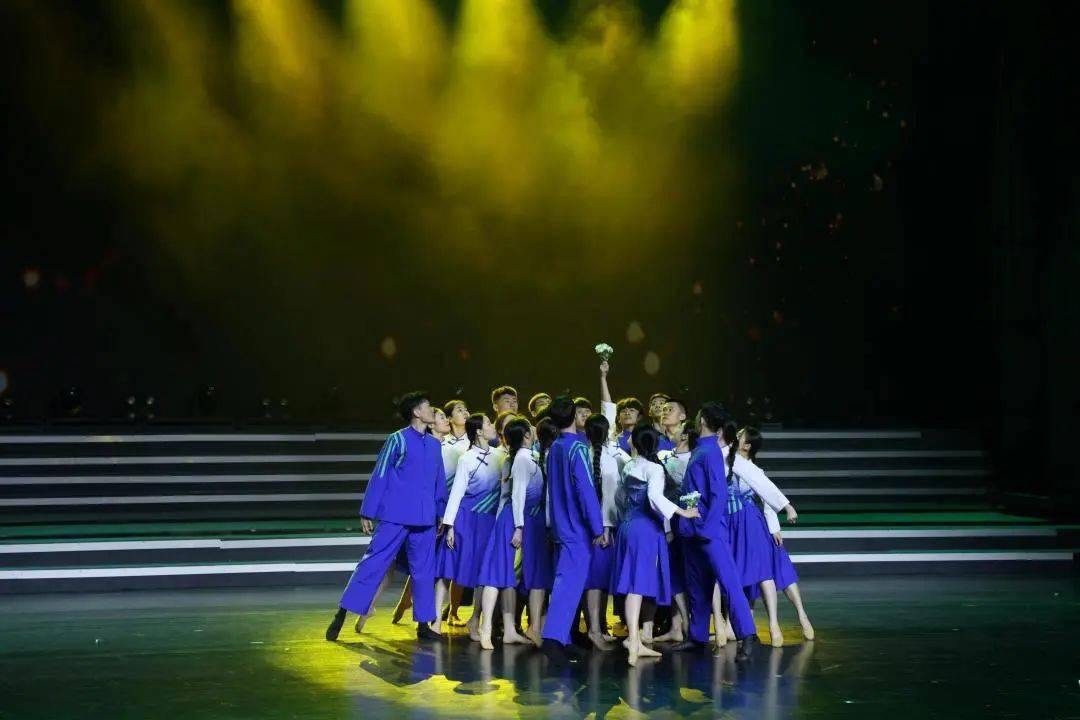 我校师生参与"五四"青年节青岛高校大学生文艺汇演_青春_艺术_风采