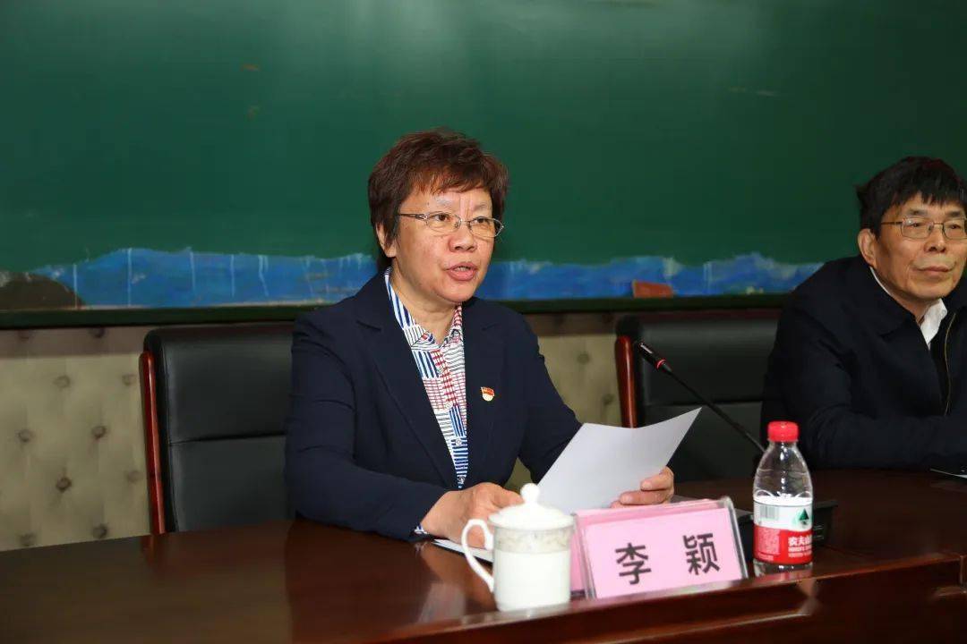 保定三中校长李颖致开幕词.