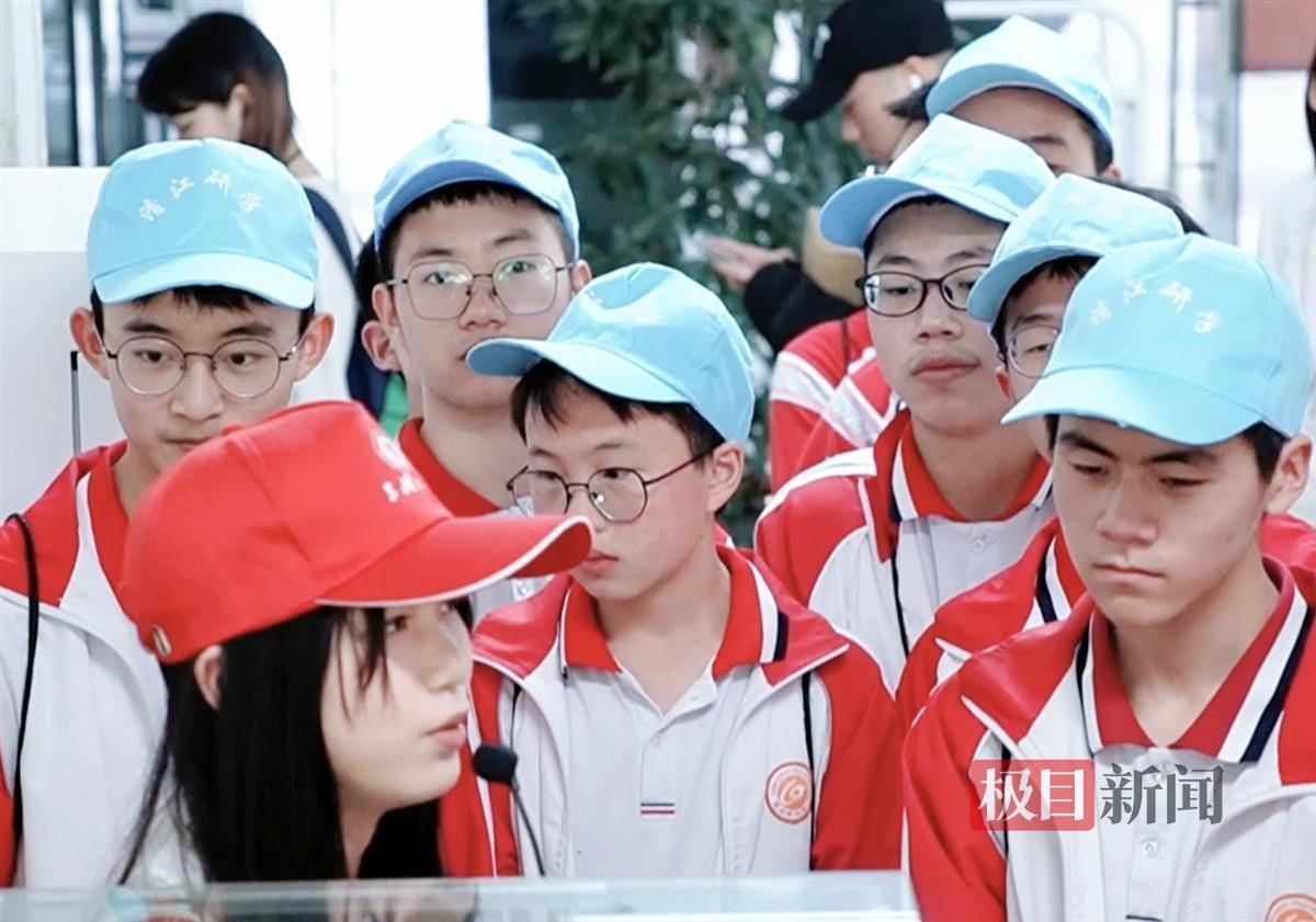 看三峡大坝 品千年茶道 长阳龙舟坪中学学生研学之旅丰富多彩_屈原祠