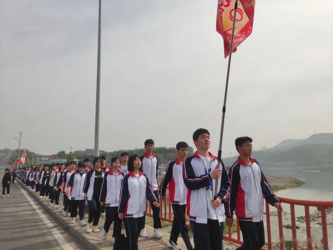 愿井陉二中的团员青年能够以本次徒步研学为契机,积极进取,争做新时代