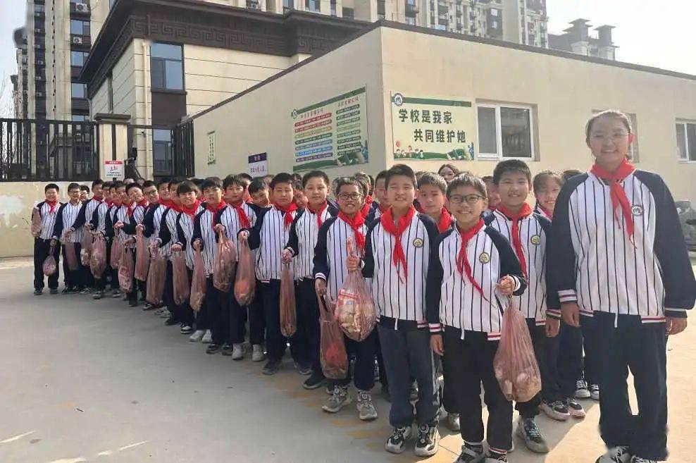 创城在行动 文明记心间——郑口第四小学"小手拉大手 文明创城我先行"