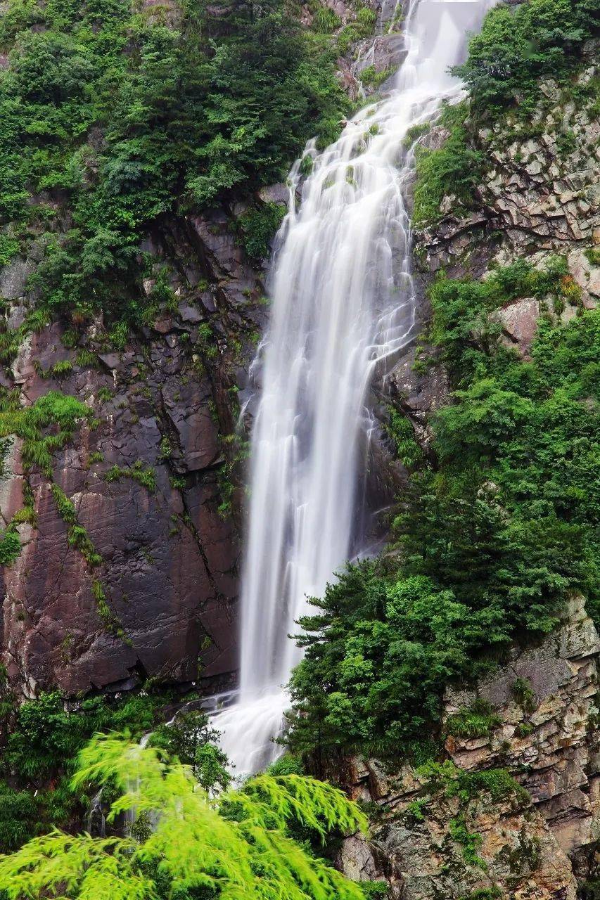 地址 壶镇镇岩下水利风景区岩下水利风景区位于壶镇镇东北部,距缙云