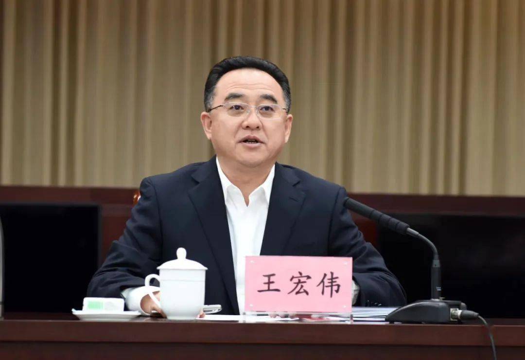 王宏伟围绕贯彻会议精神强调,要健全保障劳动者主人翁地位的制度机制