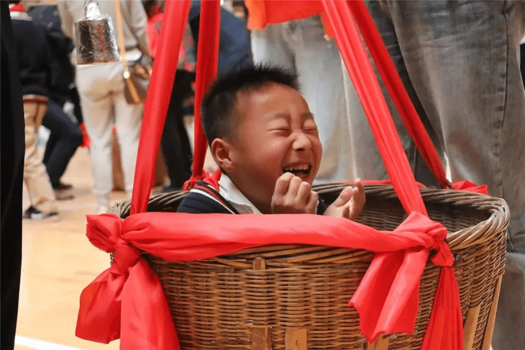 人们认为立夏称人就不怕夏季消瘦,还有增福添寿的好兆头.