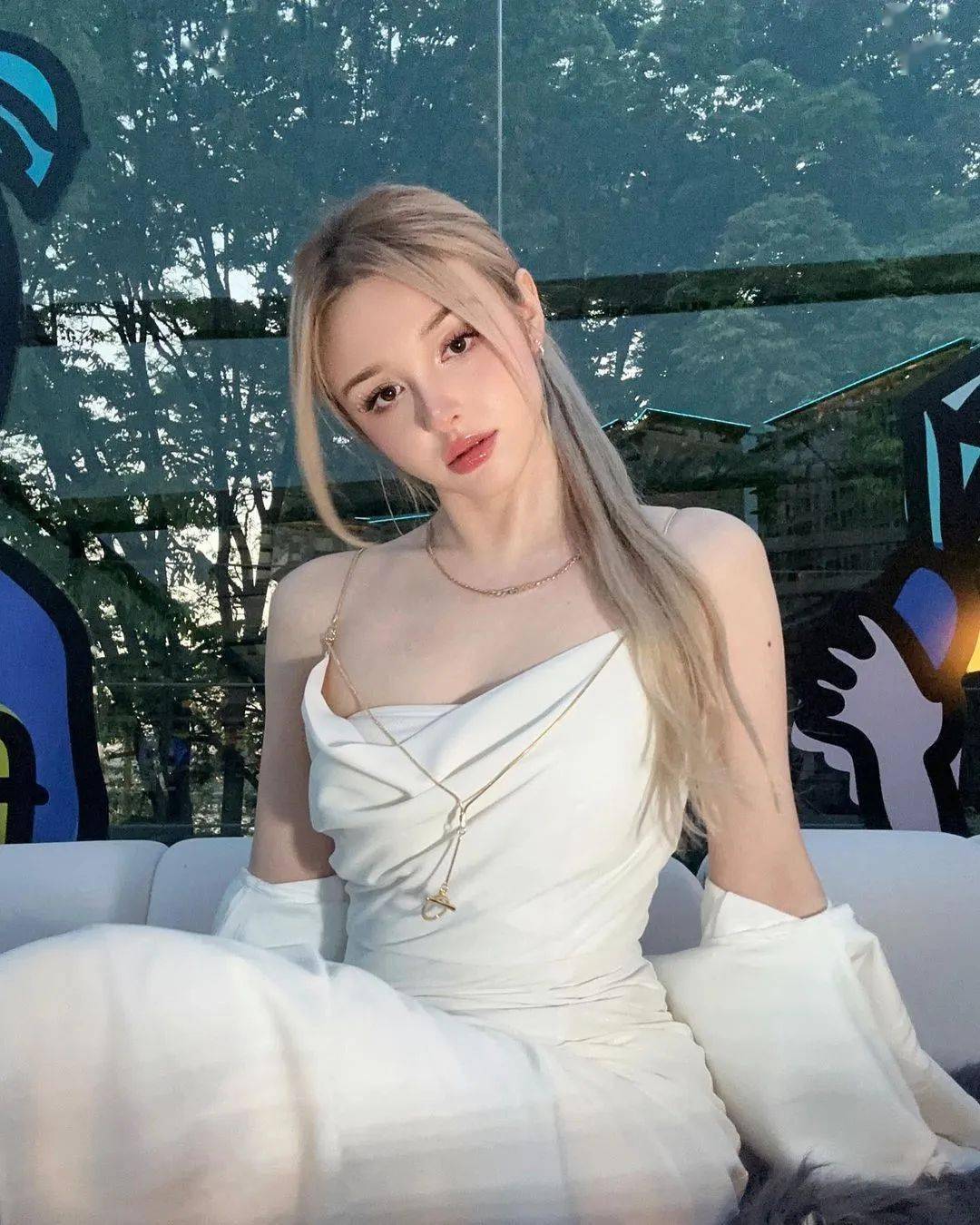 【纬度花边】|乌兹别克斯坦嫩模elina_公众_灵气_elina