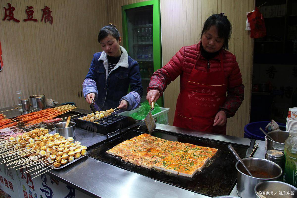 b体育夜市小吃做什么好卖？推荐10种利润高的小吃市场大简单好做(图1)