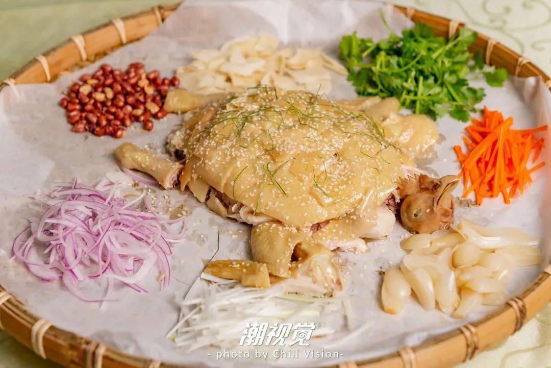 【七彩手撕捞鸡】是一个很清爽的吃法!