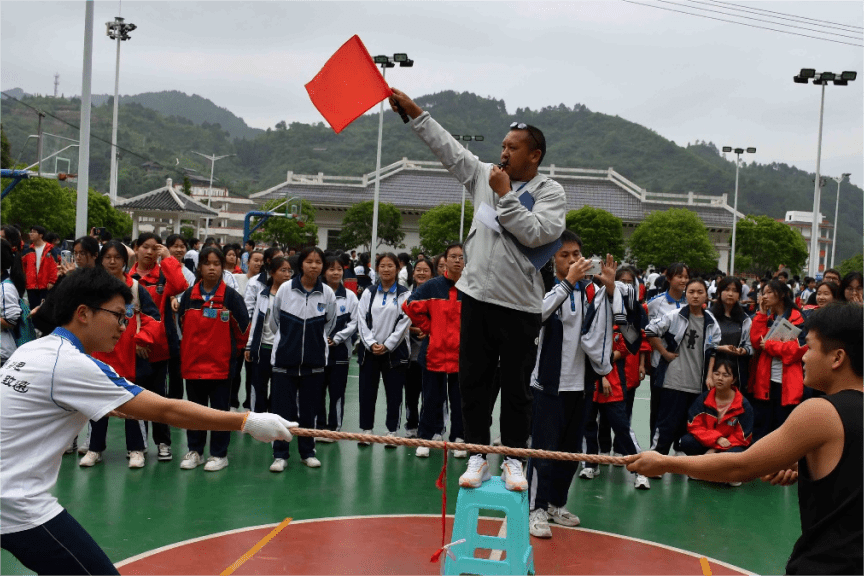 剑河民族中学:拔河减轻压力,轻松助力高考_比赛_高三_班级
