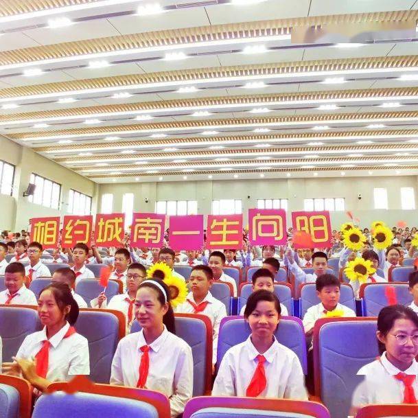 向阳教师走心教育故事:为爱坚守—电影《朝华》观后感_孩子_袁敬华