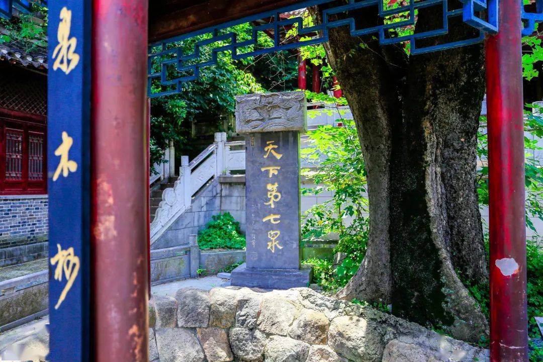 白乳泉附近还有大圣寺,三圣寺……可供游客参观游玩来源:蚌埠日报别怪