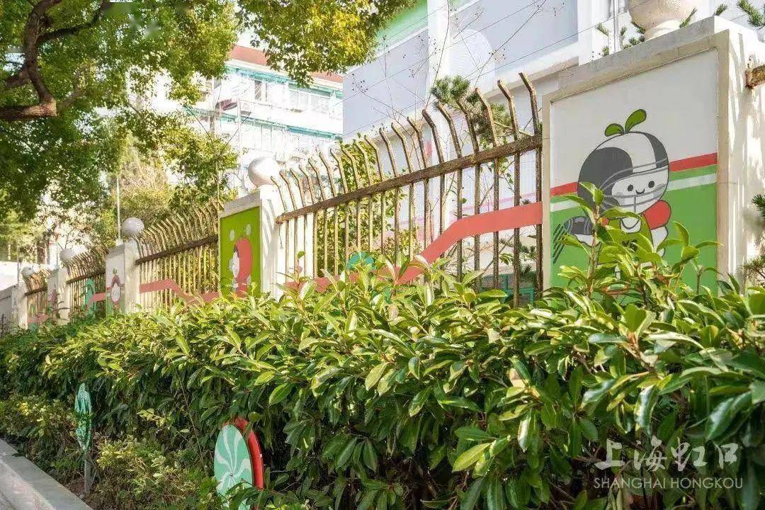 包括辉河路两侧分布着的民办第四中心小学,虹口实验学校,运一幼儿园三