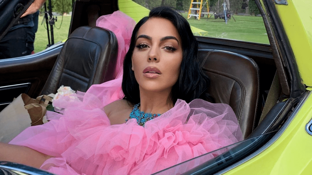 C罗乔治娜婚姻状况_欧洲杯太太团c位争夺战：c罗挚爱——乔治娜_乔治娜C罗感情危机