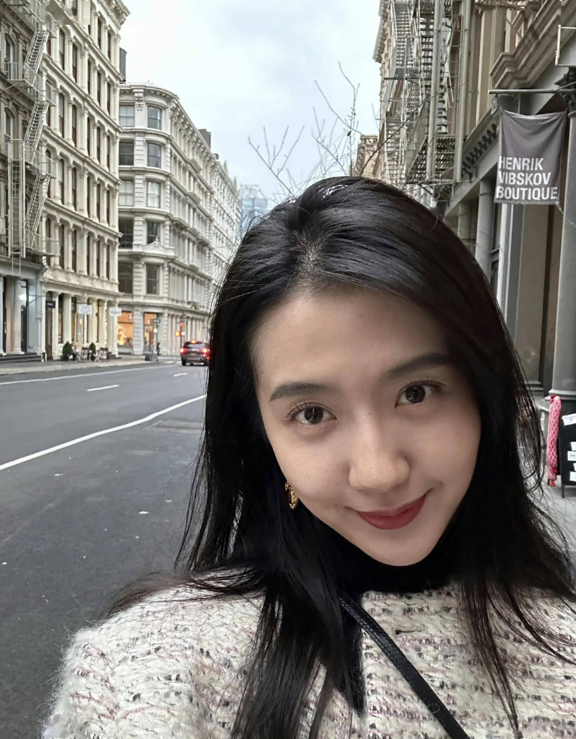 明星许龄月时尚合集:姣美靓丽,艳丽动人