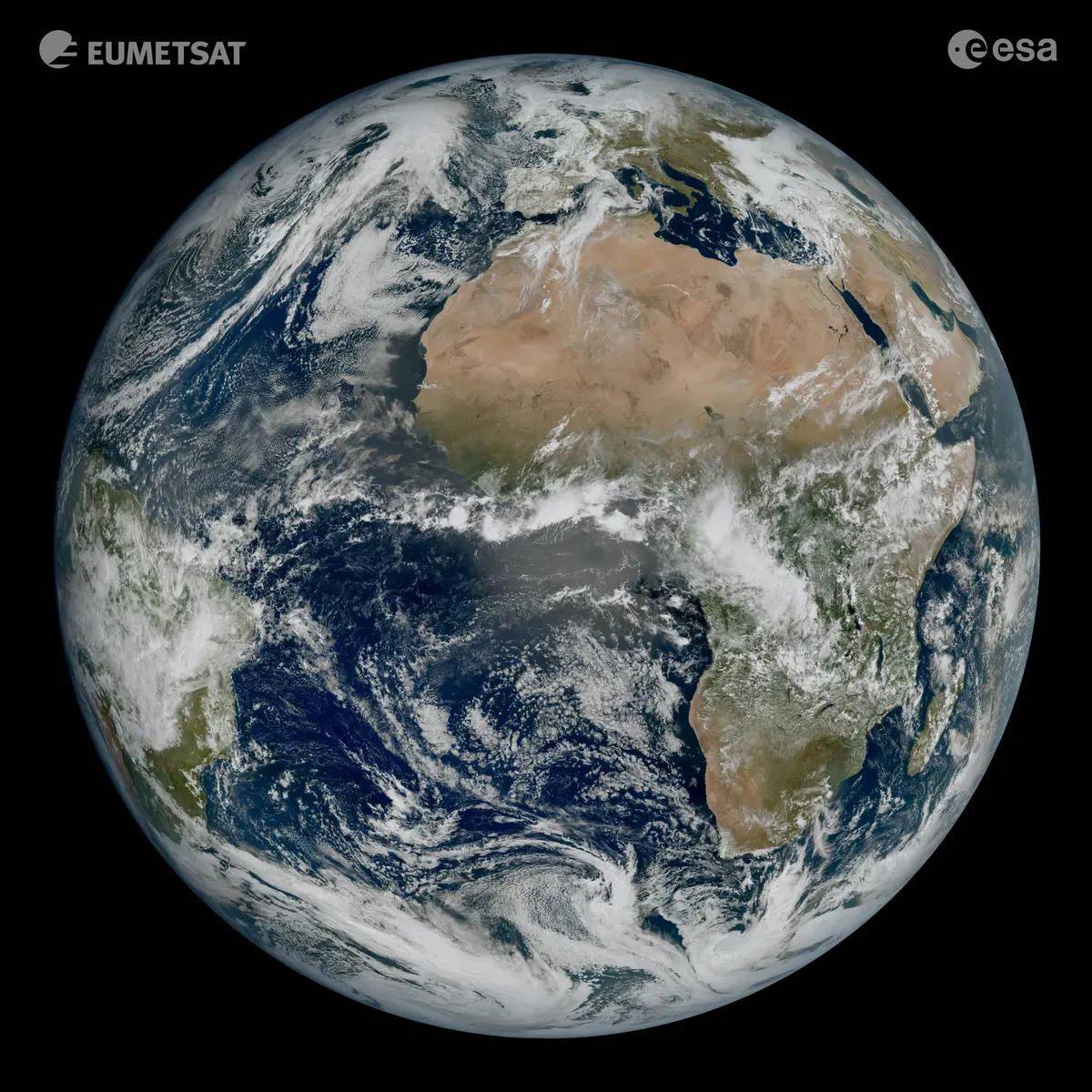 欧空局气象监测卫星MTG-I1传回首张“地球自拍照” 分辨率为12000*12000