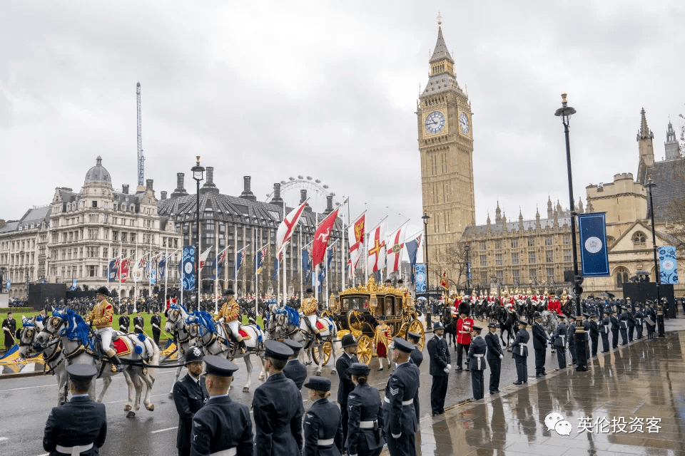 coach),开始加冕礼的第一环节"国王游行(the kings procession)"
