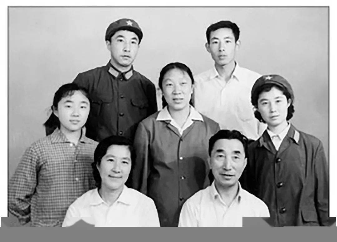 著团结出版社2023年05月内容介绍:本书是一部我国著名作曲家刘炽先生