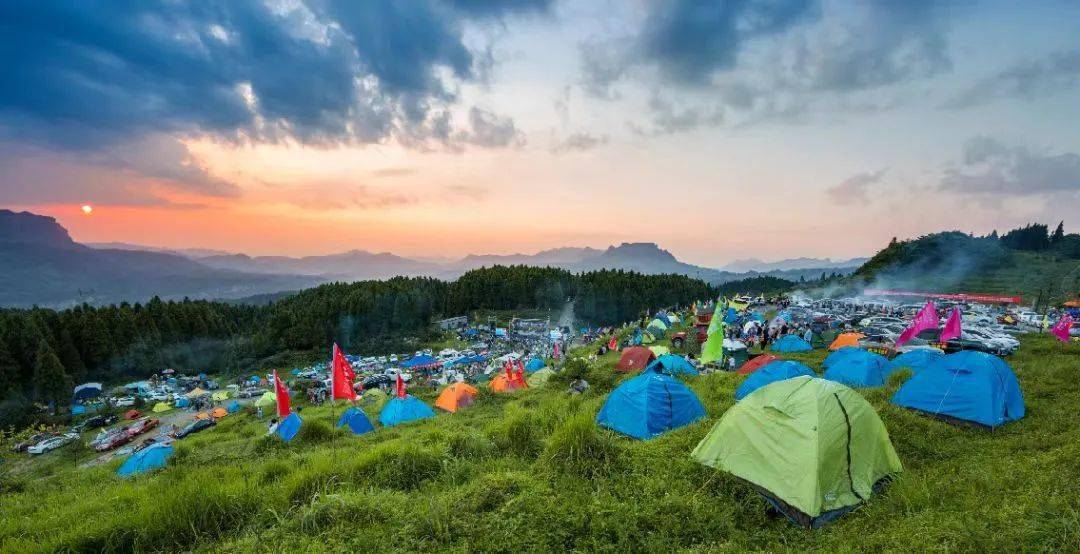 风吹岭露营基地金佛山太空舱露营地睡佛山森林公园金佛方舟露营公园