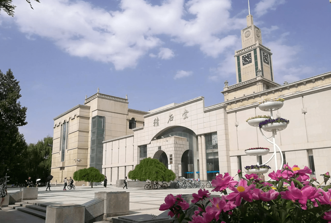 新闻背景:积石堂,为兰州大学城关校区图书馆建筑名称.