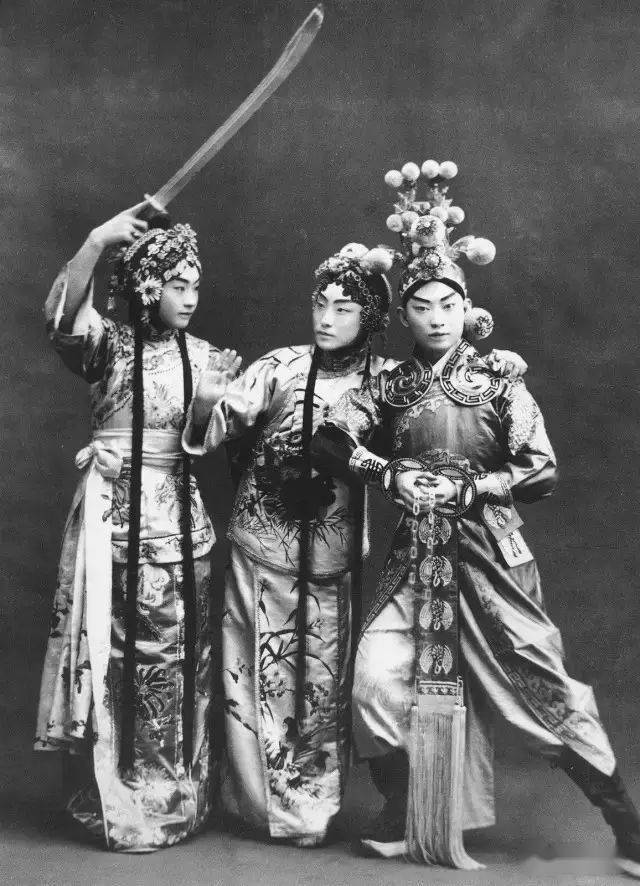 戏曲的点滴:"这不是讲鬼话的年代了"