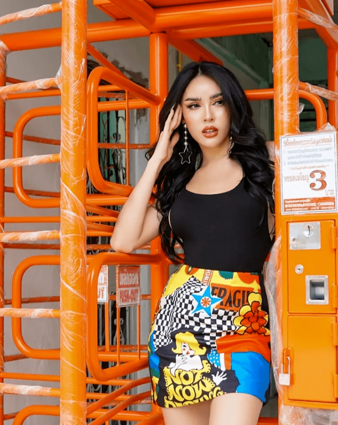 泰国跨性别界的传奇妮莎姐,曾出演《人妖的忠诚》mv_nutt_油管_奖学金