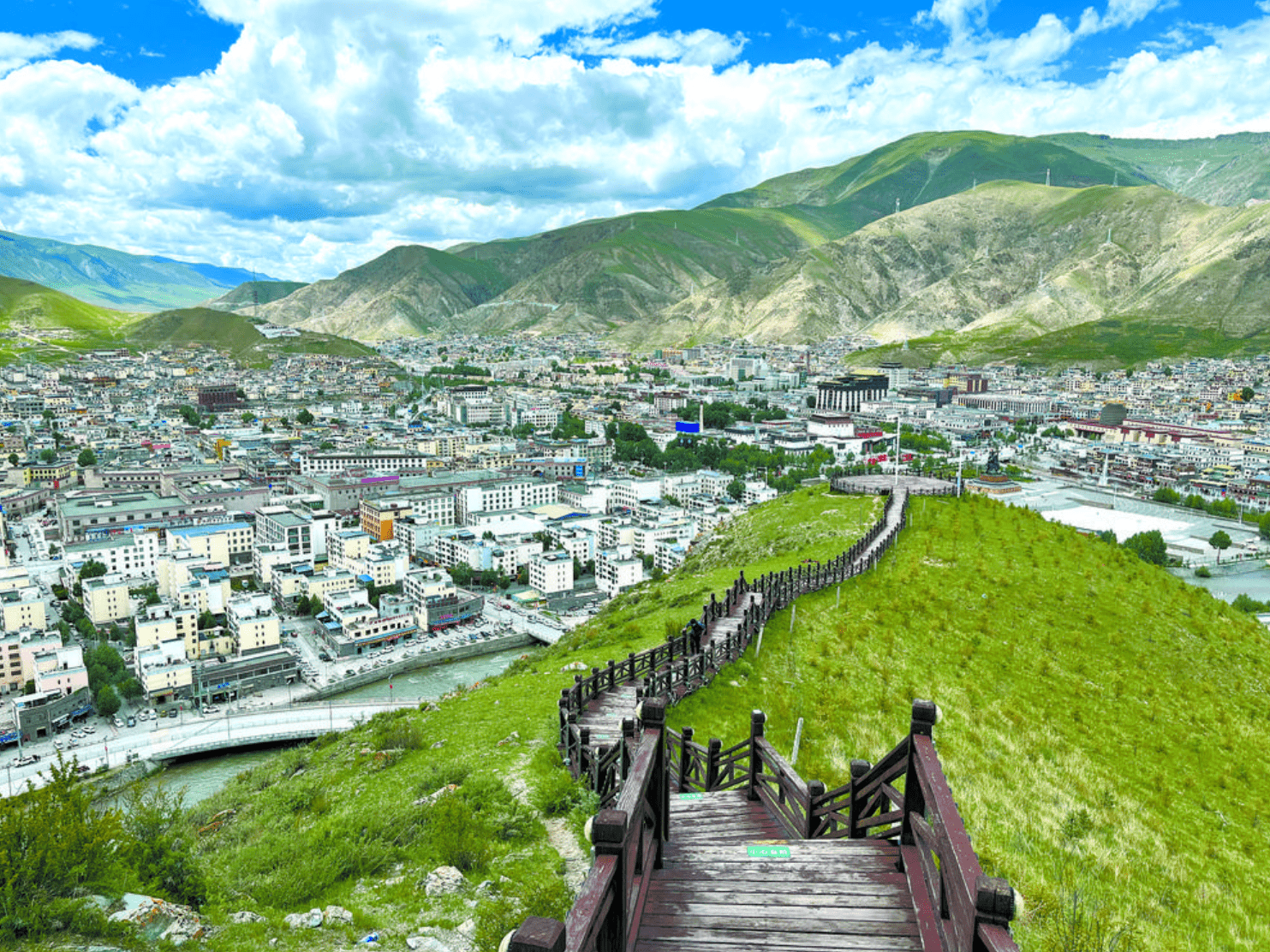 玉树:缤纷美景入画来_城市_旅游_发展