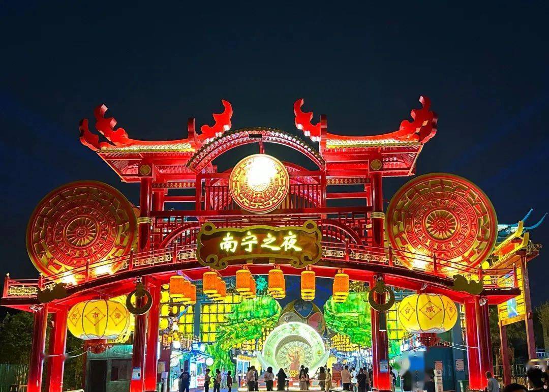 "烟火气"点燃"夜经济",南宁新"夜"态火火火_街区_消费_特色