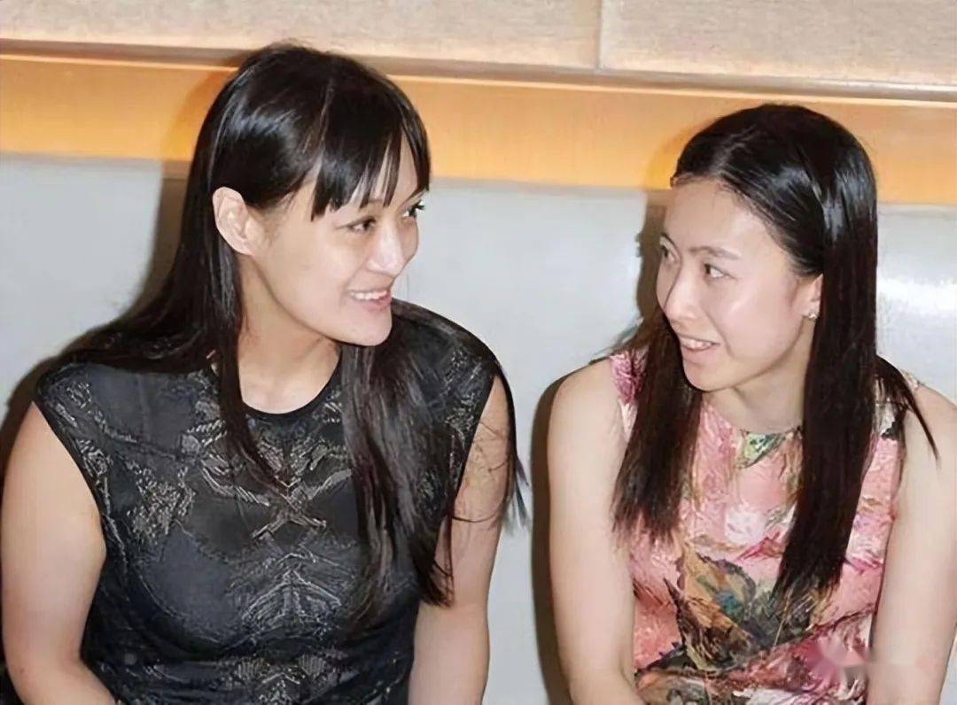 年初刘銮雄开记者会时,强调自己的财产不仅会留给甘比及其子女,宝咏琴