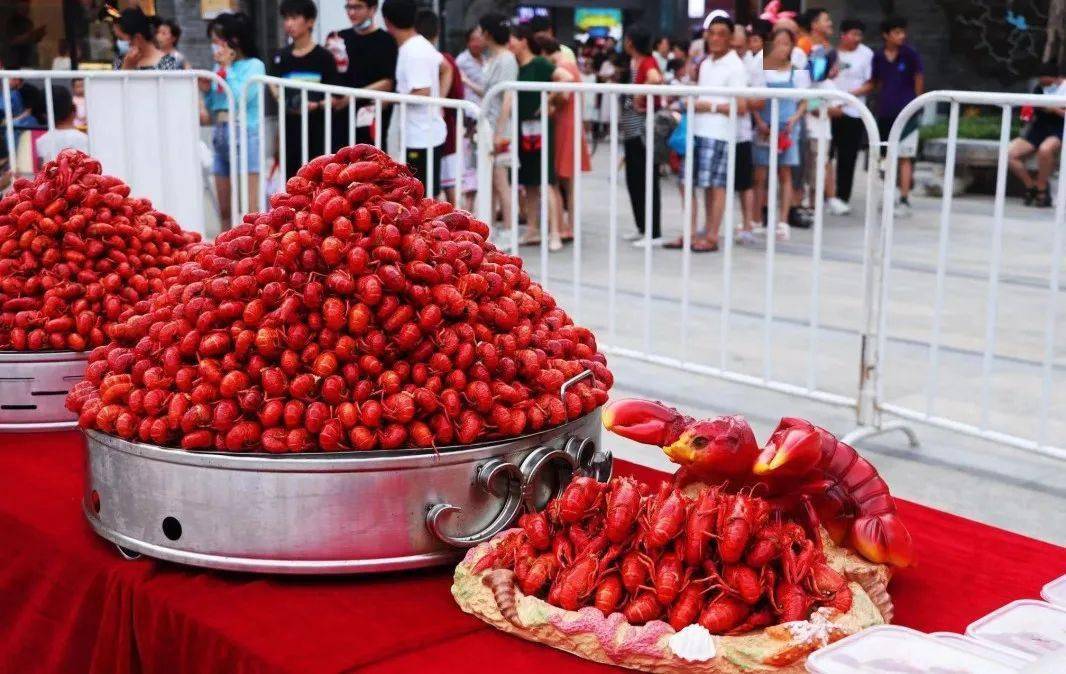 小龙虾之夜~活动时间:2023年5月17日晚活动地点:福渡美食城活动内容
