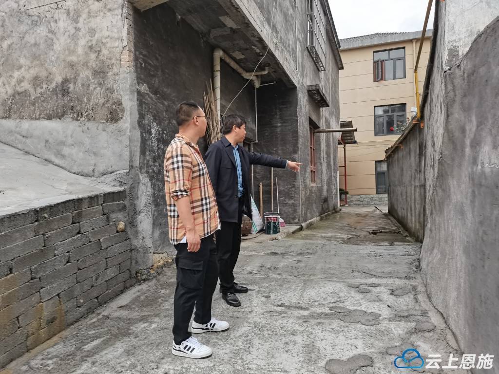 建始县长梁镇:人大代表进社区,行路难题终解决_黄土坎_老太太_山坡