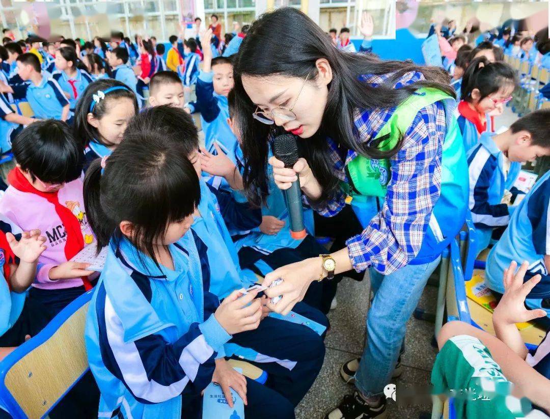 争做垃分少年——垃圾分类进国专第三小学宣传活动_南安市