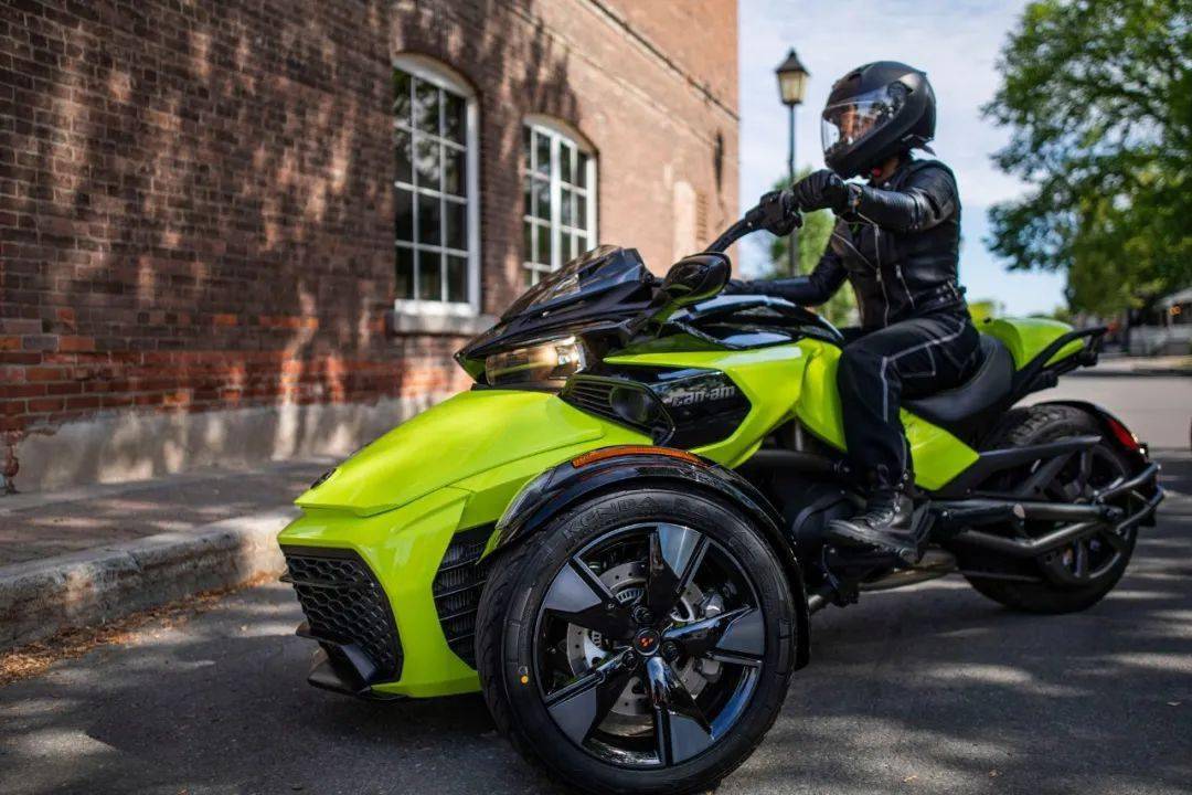 庞巴迪进口can-am spyder f3-s摩托车发起召回