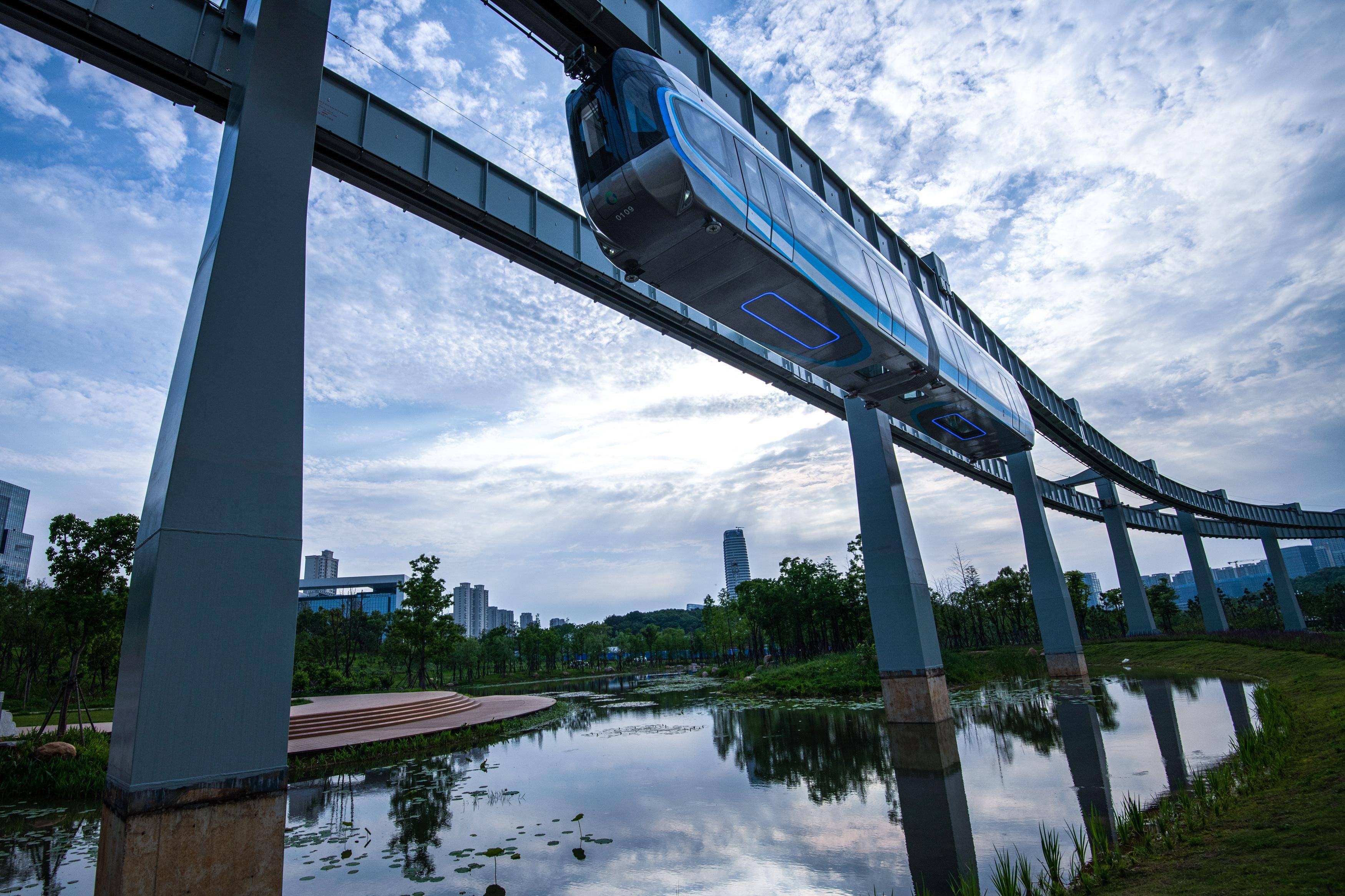 "光谷光子号"空轨建成试跑_列车_武汉_肖艺九