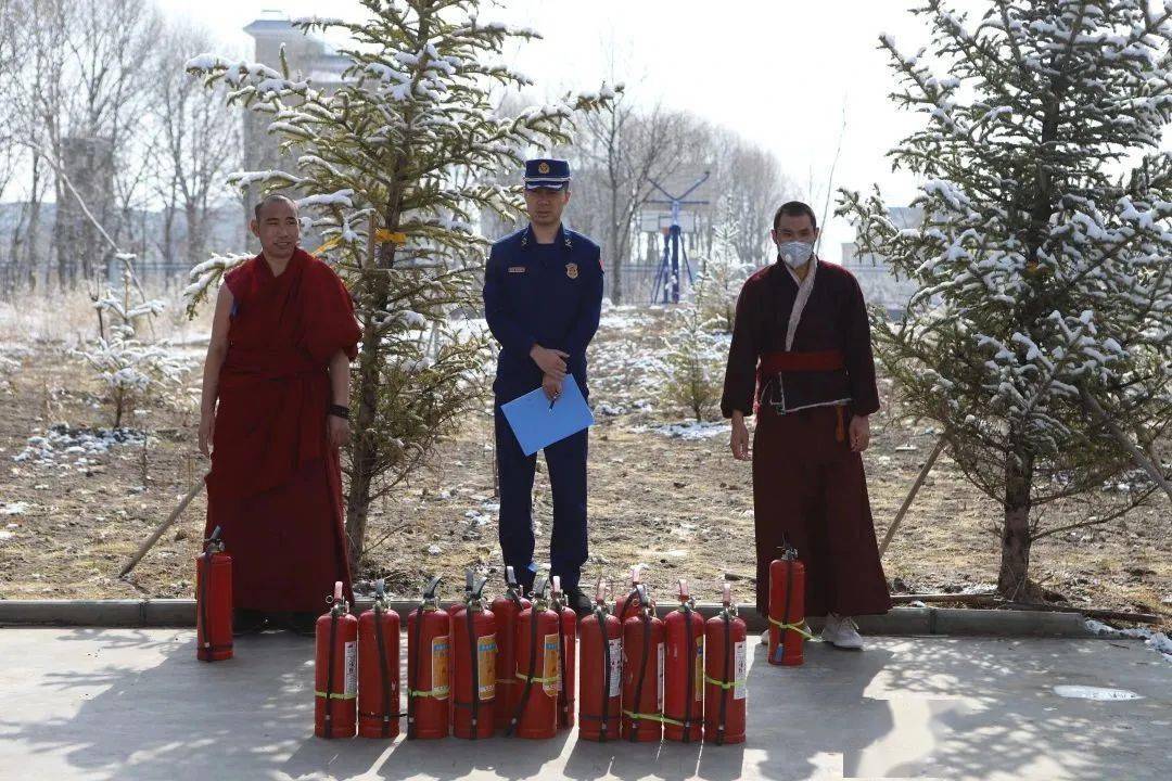 海北州消防救援支队举办全州藏传佛教教职人员消防技能培训暨首届宗教