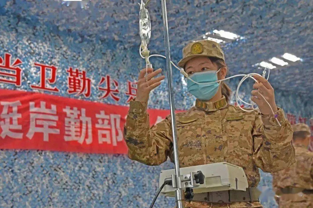 這是我的證件照大家好,我是海軍醫護人員▼白衣執甲,向險而行