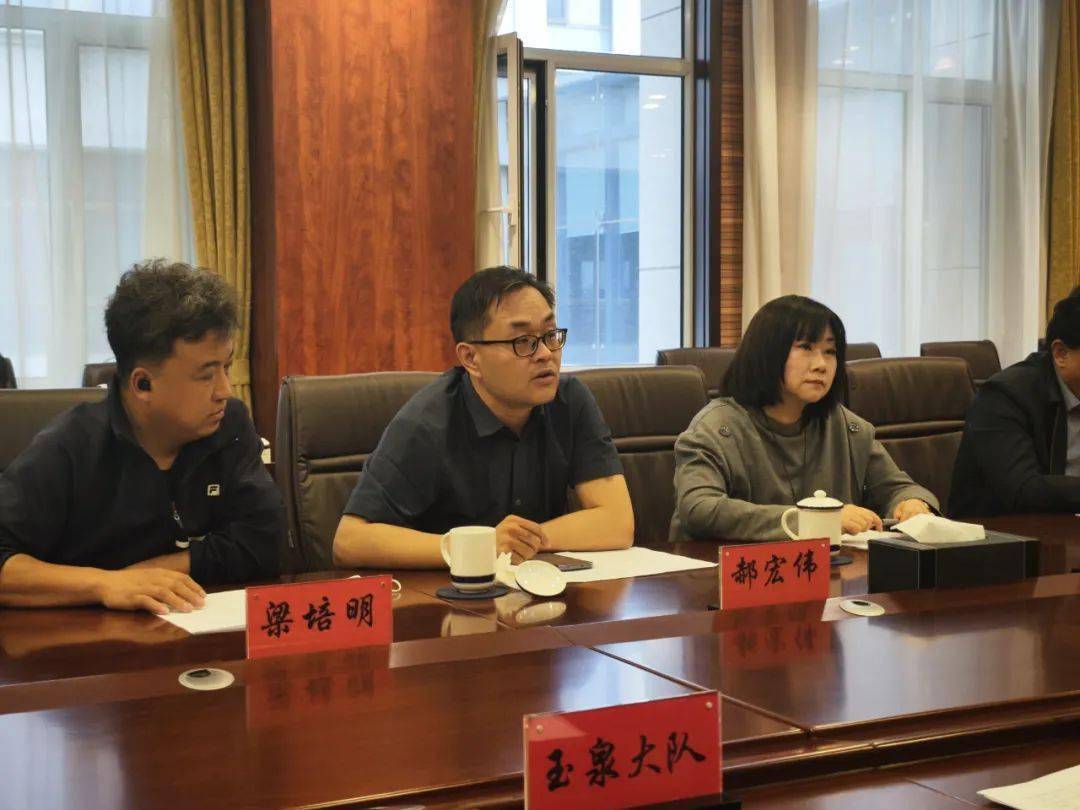 车志强副局长结合交管部门职能职责,对与会代表提出的每项意见和建议