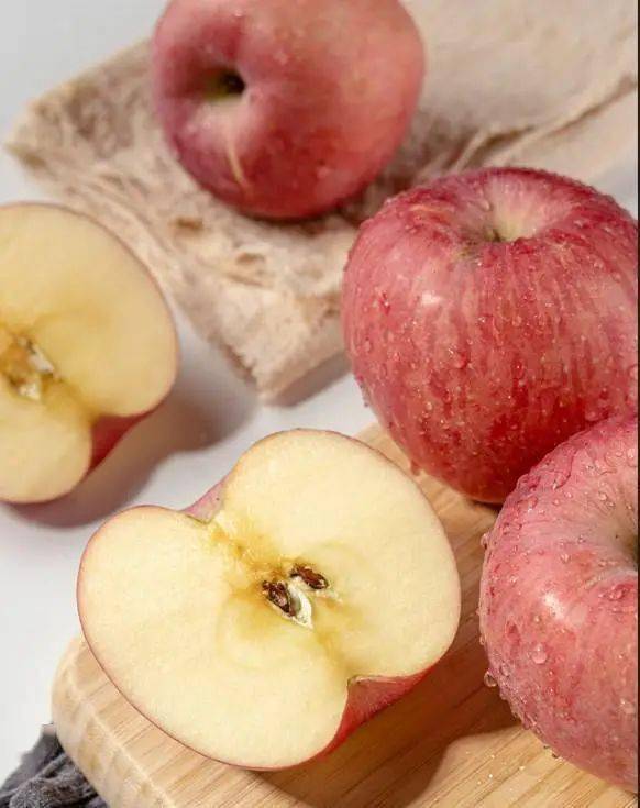 5斤!果实光滑艳丽,肉质细嫩无渣,口感嘎嘣脆!_苹果_时候_果肉