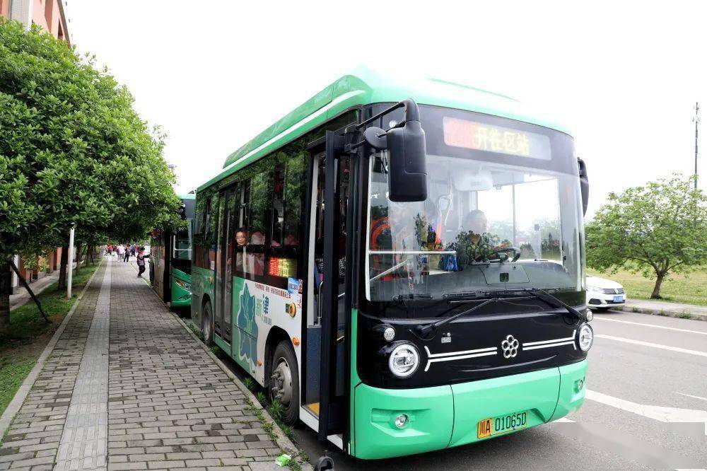 新开线路,增加车辆,改换车型……新津家校公交再优化!