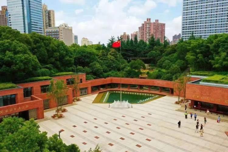 中共四大纪念馆位于虹口区四川北路绿地公园内,2021年获评国家5a级