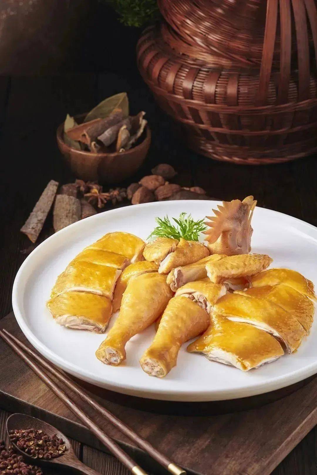 "其法:燖鸡净,用麻油,盐,水煮,入葱,椒.